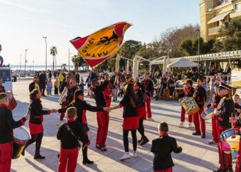 Tradicionalnim podizanjem zastave u Matkovićima službeno započinje Mesopus u Crikvenici