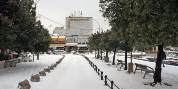 Prve pahulje prekrile zaleđe Rijeke; snijeg stiže i u Crikvenicu ?