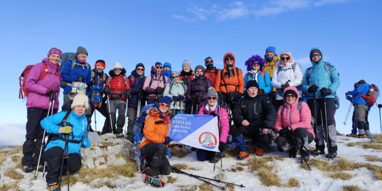 32. Zimski uspon na Viševicu okupio čak 200 planinara