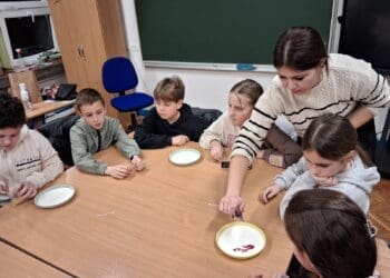 Znanost u akciji: Djeca OŠ Vladimira Nazora istraživali, eksperimentirali i učili kroz igru