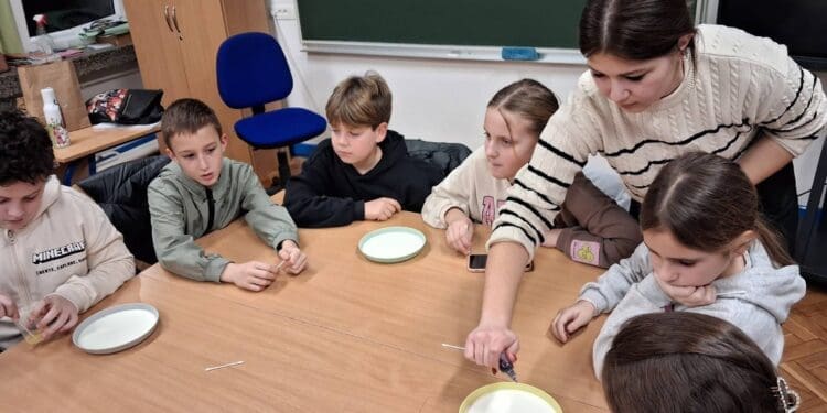 Znanost u akciji: Djeca OŠ Vladimira Nazora istraživali, eksperimentirali i učili kroz igru