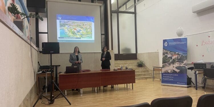 Učenicima crikveničke srednje škole predstavljeni riječki Pravni fakultet i FMTU