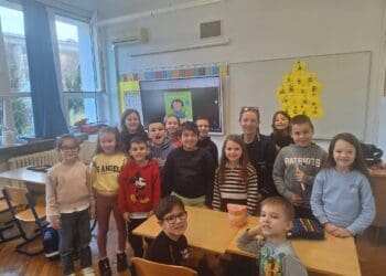 Prvašići u OŠ Vladimira Nazora u sklopu zdravstvenog odgoja učili kako pravilno prati zube