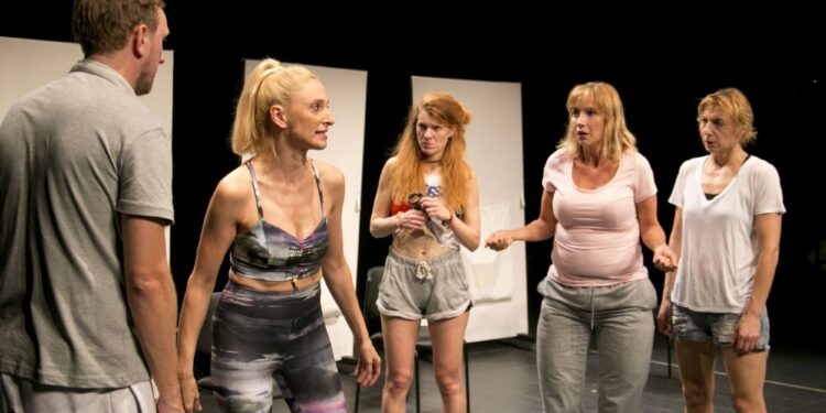 Sve ulaznice rasprodane! Hit predstava “Brodolomke” izazvala veliki interes u Crikvenici