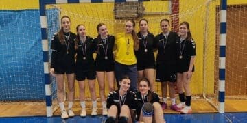 Učenice Srednje škole dr. Antuna Barca osvojile broncu na županijskom prvenstvu u rukometu