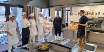 Chef Damnjan Draganić podučavao crikveničke učenike izradi domaće tjestenine