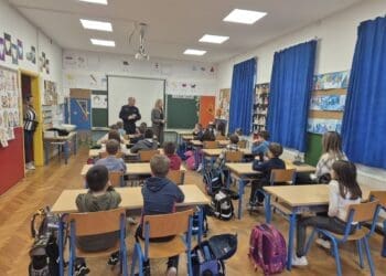 Policajci iz Crikvenice održali sjajnu prometnu radionicu za prvašiće