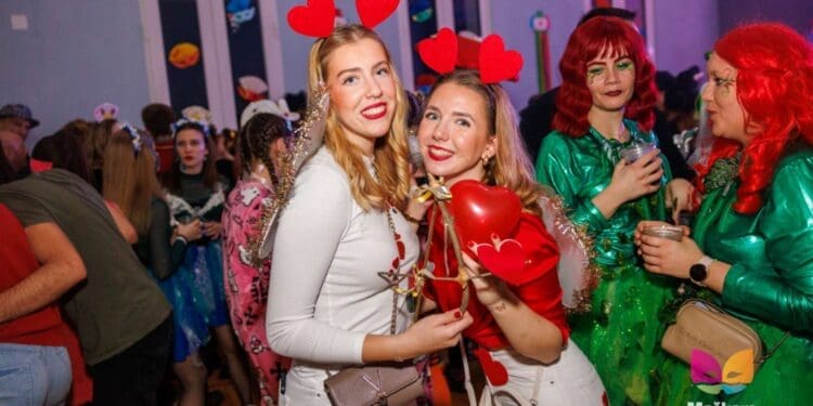 Jakovarski maškarani u Domu kulture Jadranovo