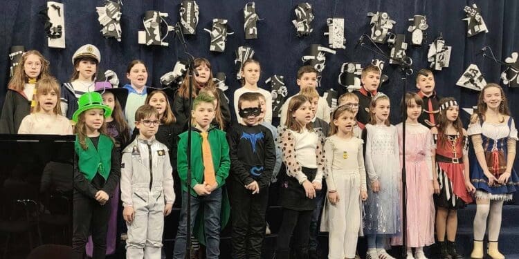 Maškarani koncert Glazbene škole ispunio aulu OŠ Vladimira Nazora