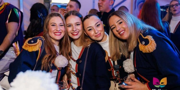 Maškarani tanac va šatoru u Selcu uz Mularija band