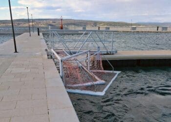 Golovi za vaterpolo na crikveničkom plivalištu opet završili u moru