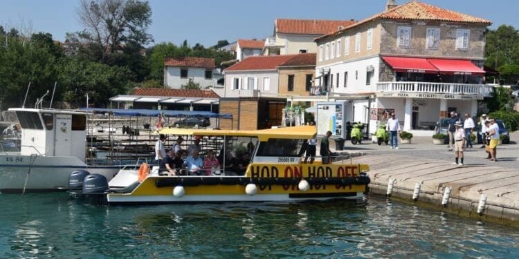 Objavljen vozni red za brod Crikvenica – Šilo: svakodnevne linije od travnja