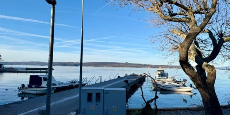 Selce dobilo uređeniju luku: u Slani postavljena struja, voda i nova rasvjeta