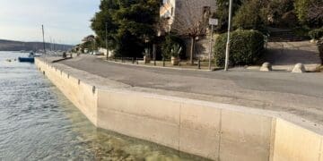 U luci Perčin uređena obala i postavljen novi sustav koji omogućuje sigurniji privez plovila