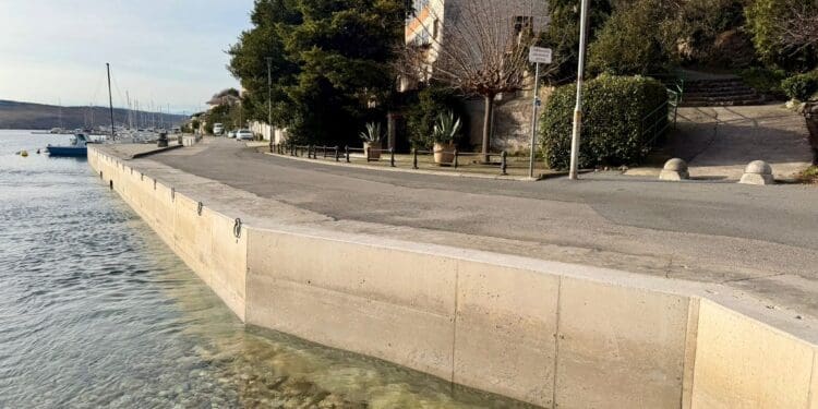 U luci Perčin uređena obala i postavljen novi sustav koji omogućuje sigurniji privez plovila