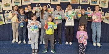 “Ča je? Jaje!” U crikveničkoj školi oslikavali uskrsna jaja glagoljicom
