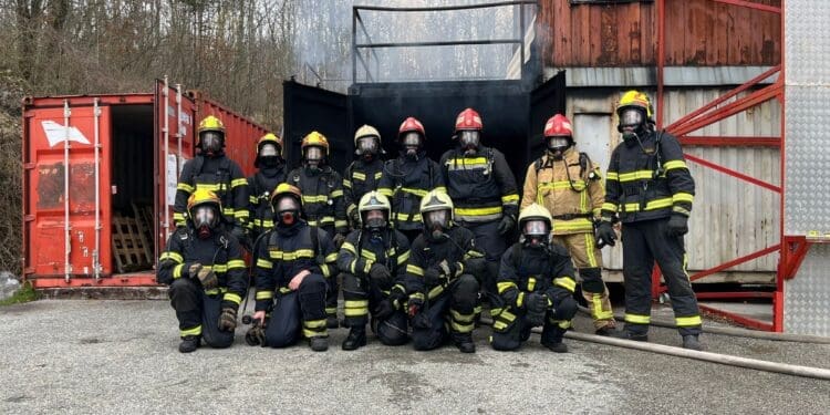 Vrući uvjeti i realne simulacije: Crikvenički vatrogasci sudjelovali u zahtjevnoj obuci u Šapjanama