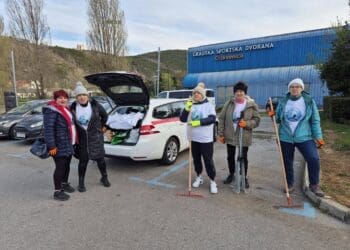 Unatoč jakom vjetru vrijedni volonteri čistili obalu: još jedna uspješna akcija u Crikvenici