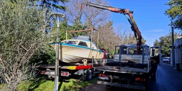 Grad Crikvenica nastavlja uklanjati nepropisno ostavljena plovila i vozila s javnih površina