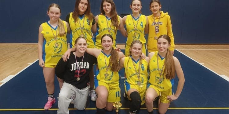 Izvrstan uspjeh: košarkašice OŠ Vladimira Nazora druge u županiji