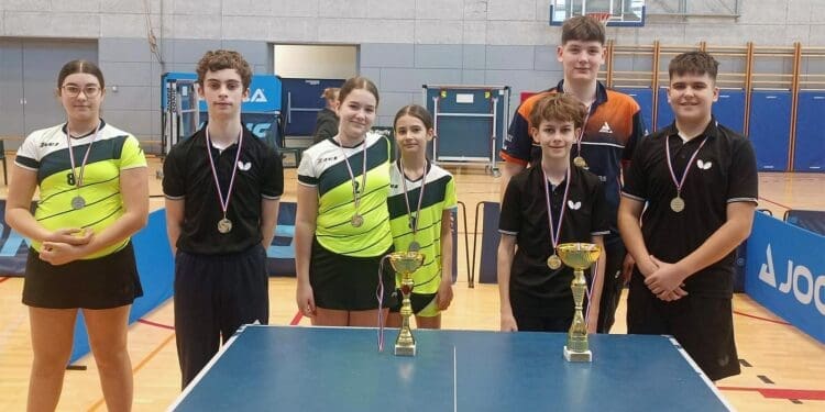 Stolnotenisačice OŠ Vladimira Nazora druge u županiji, stolnotenisači opet prvaci PGŽ-a