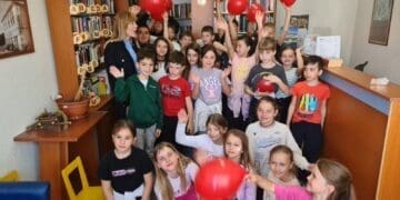 Noć knjige u Dramlju posvećena Nikoli Tesli okupila učenike i potaknula njihovu znatiželju