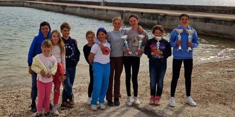 Mladi jedriličari JD Val Crikvenica uspješno otvorili sezonu Optimista