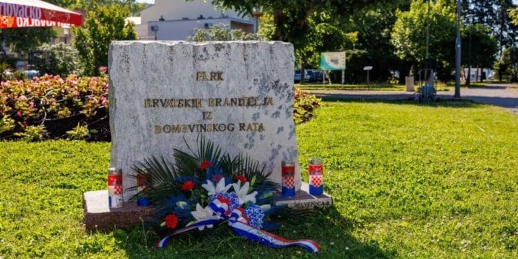 U petak, 29. svibnja polaganje cvijeća i svijeća povodom obilježavanja Dana državnosti