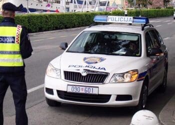 Kod Dramlja jedan pijani vozač izazvao prometnu nesreću, a drugi uhićen usred noći