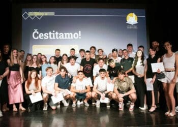 Svečana podjela svjedodžbi maturantima SŠ dr. Antuna Barca Crikvenica.