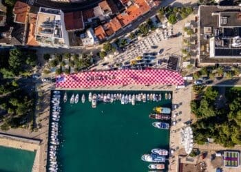 Najveća hrvatska navijačka zastava iz Crikvenice kreće na novu prekooceansku avanturu