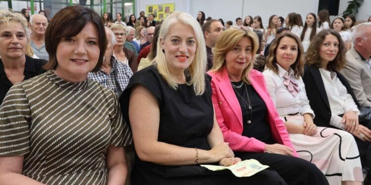 Dan škole OŠ Zvonka Cara: svečanost zajedništva, uspjeha i priznanja učenicima