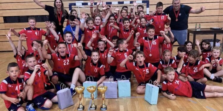 Mladi crikvenički rukometaši i mješovita ekipa uzeli tri zlata na Zametu!