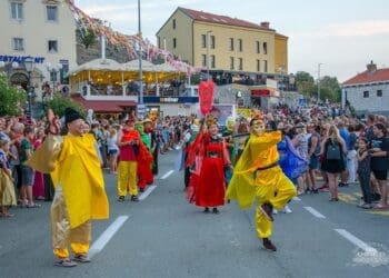 Crikveničani mogu na Senjski ljetni karneval brodom: Otvorene su prijave za organizirani izlet pod maskama