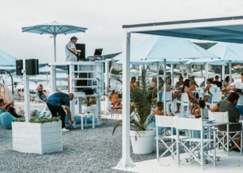 Antonio Krištofić i bend gostuju na plaži u Jadranovu