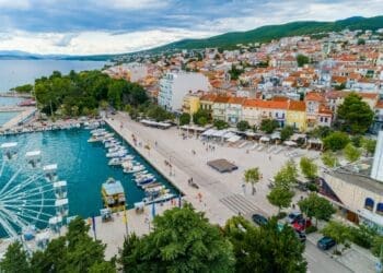 Rupa na cesti, divlji otpad ili oštećena klupa? Evo kako ih možete prijaviti Gradu Crikvenici