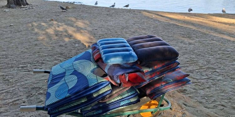 U tijeku uklanjanje plažnih rekvizita: Grad poručuje da rezervacija mjesta na plažama nije dopuštena
