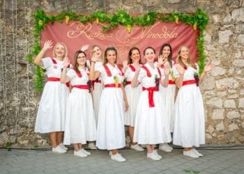 Bribir spreman za početak Ružice Vinodola: Kandidatkinje odmjeravaju snage u tradicionalnoj disciplini