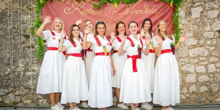 Bribir spreman za početak Ružice Vinodola: Kandidatkinje odmjeravaju snage u tradicionalnoj disciplini