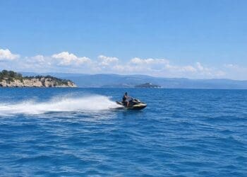 Incident kod plaže ispod hotela Omorike, jet ski zbog tehničkog kvara udario u obalu