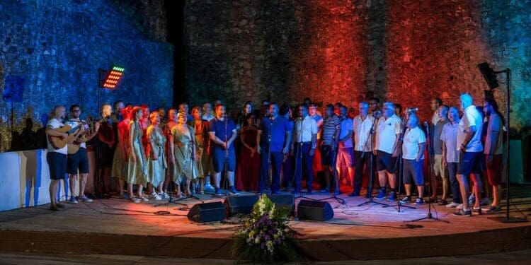 Domaće i gostujuće klape ispunit će predivnim pjesmama drevne zidine Kaštela Drivenik