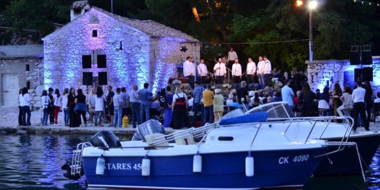 Melodije s okusom mora ponovno stižu u Dramalj: U lučici Pazdehova nastupaju Tri mladića