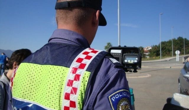 Teška prometna nesreća u centru Crikvenice: Automobilom naletio na pješakinju (58) na zebri