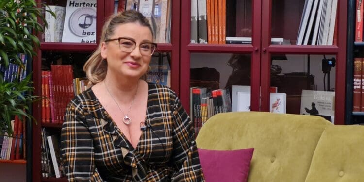 Društvene mreže osvojila je iskrenošću, a sada stiže i u Crikvenicu: Barbara Udovičić svoju priču donosi na pozornicu