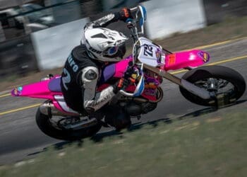 Brzina, staza i puno odricanja: Mauro Matejčić gradi supermoto karijeru