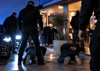 Podignuta optužnica nakon filmske iznude u Crikvenici: Glumili policajce, tukli vlasnika lokala i tražili 90.000 eura