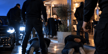 Podignuta optužnica nakon filmske iznude u Crikvenici: Glumili policajce, tukli vlasnika lokala i tražili 90.000 eura