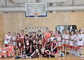 Najmlađe košarkašice na turniru “Moj prvi koš” u Crikvenici odigrale prve utakmice